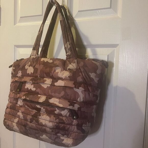 Sondra Roberts Squared quilted nylon burgundy & tan camouflage medium tote bag - Picture 2 of 14